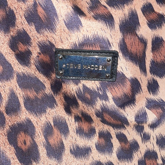 STEVE MADDEN LUGGAGE SUITCASE WHEELED DUFFLE BAG - Picture 2 of 5